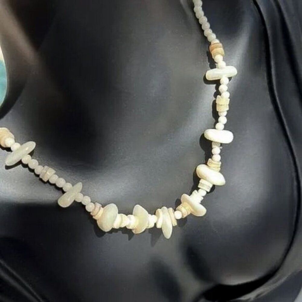 Vintage Natural Mother of Pearl Bead Surfer Necklace - Picture 7 of 7
